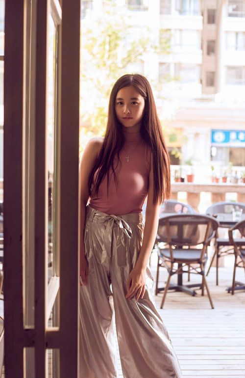 “广州队击败上海队，夺取联赛榜首位置”，广州对上海篮球